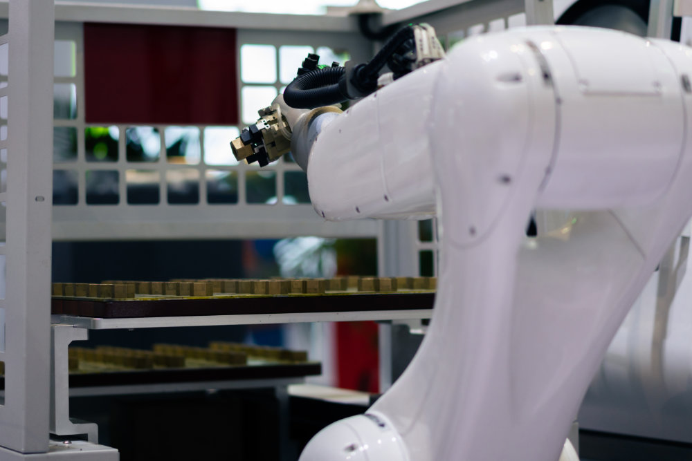 robot współpracujący przenoszący nakrętkę