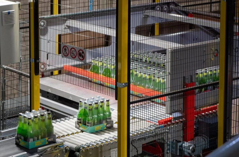 hr10 palletizer for beverages; bottles in palletizer