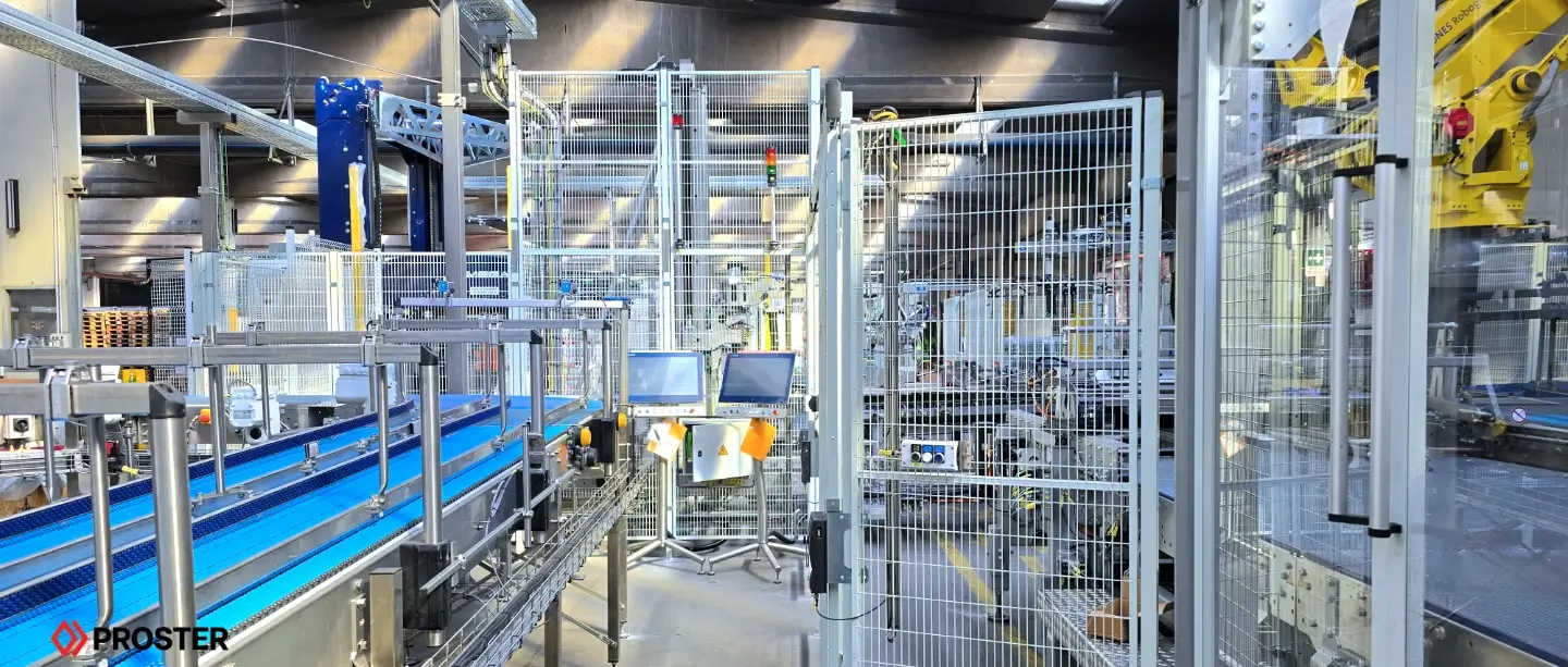 linia produkcyjna, przenośniki modułowe, robot przemysłowy, szerokie